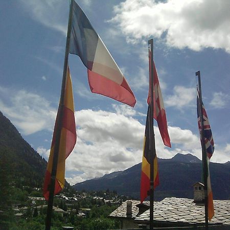 Hotel Ottoz Meuble Courmayeur Bagian luar foto