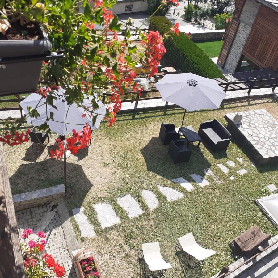 Hotel Ottoz Meuble Courmayeur Bagian luar foto