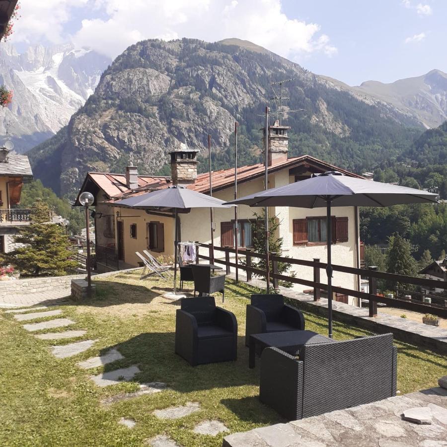 Hotel Ottoz Meuble Courmayeur Bagian luar foto