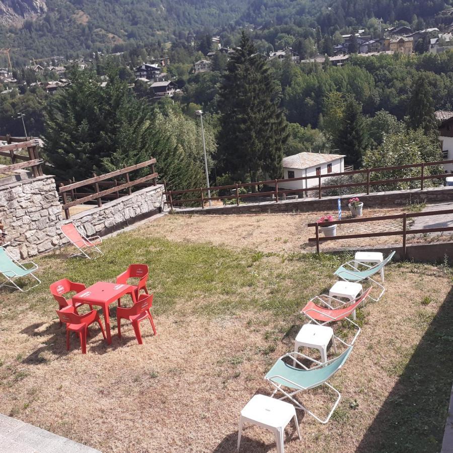 Hotel Ottoz Meuble Courmayeur Bagian luar foto