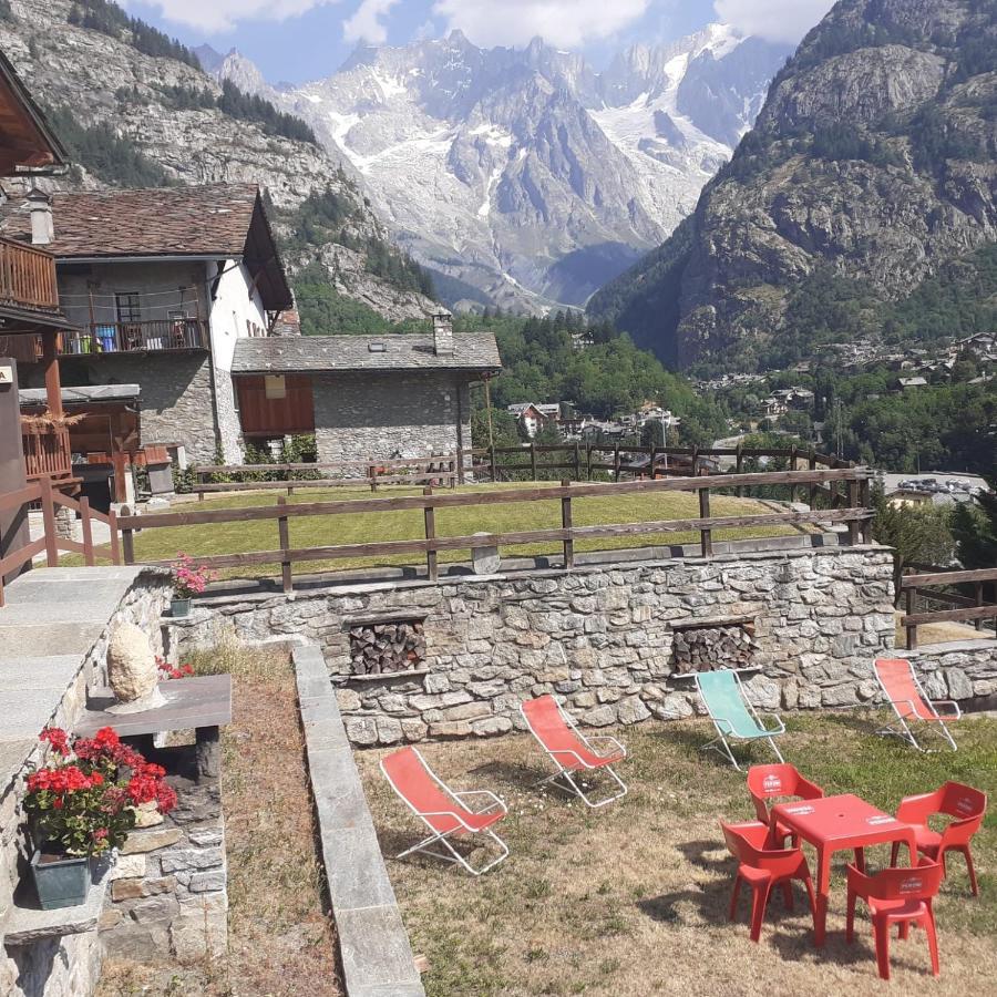 Hotel Ottoz Meuble Courmayeur Bagian luar foto