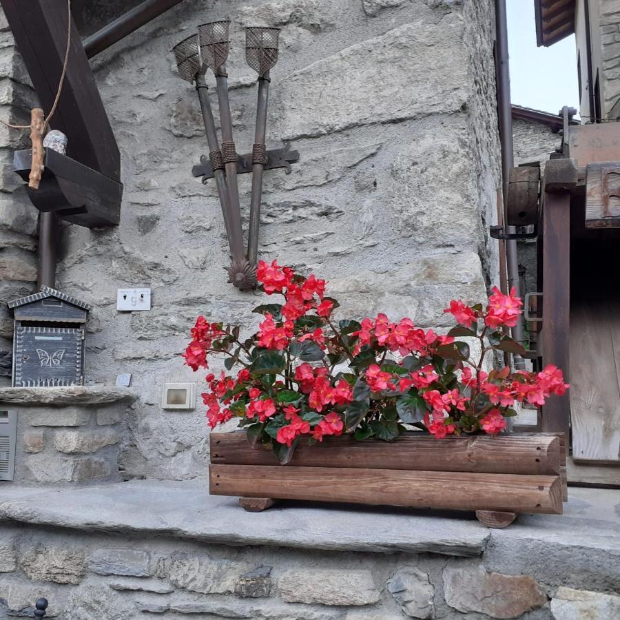Hotel Ottoz Meuble Courmayeur Bagian luar foto