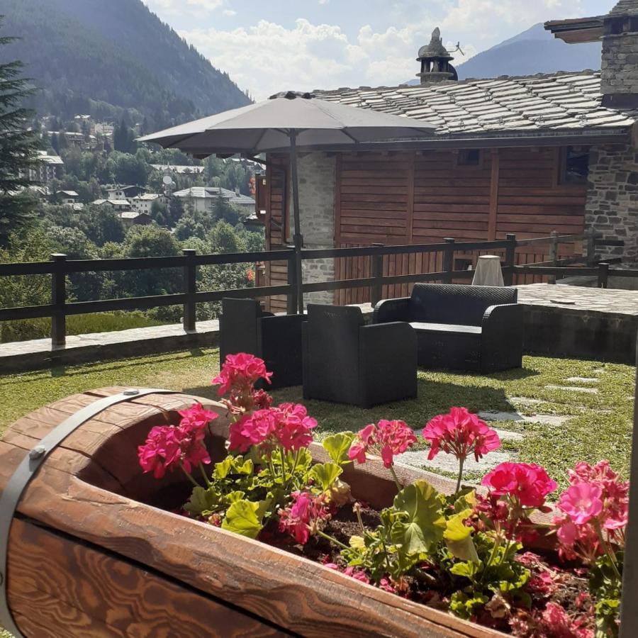 Hotel Ottoz Meuble Courmayeur Bagian luar foto