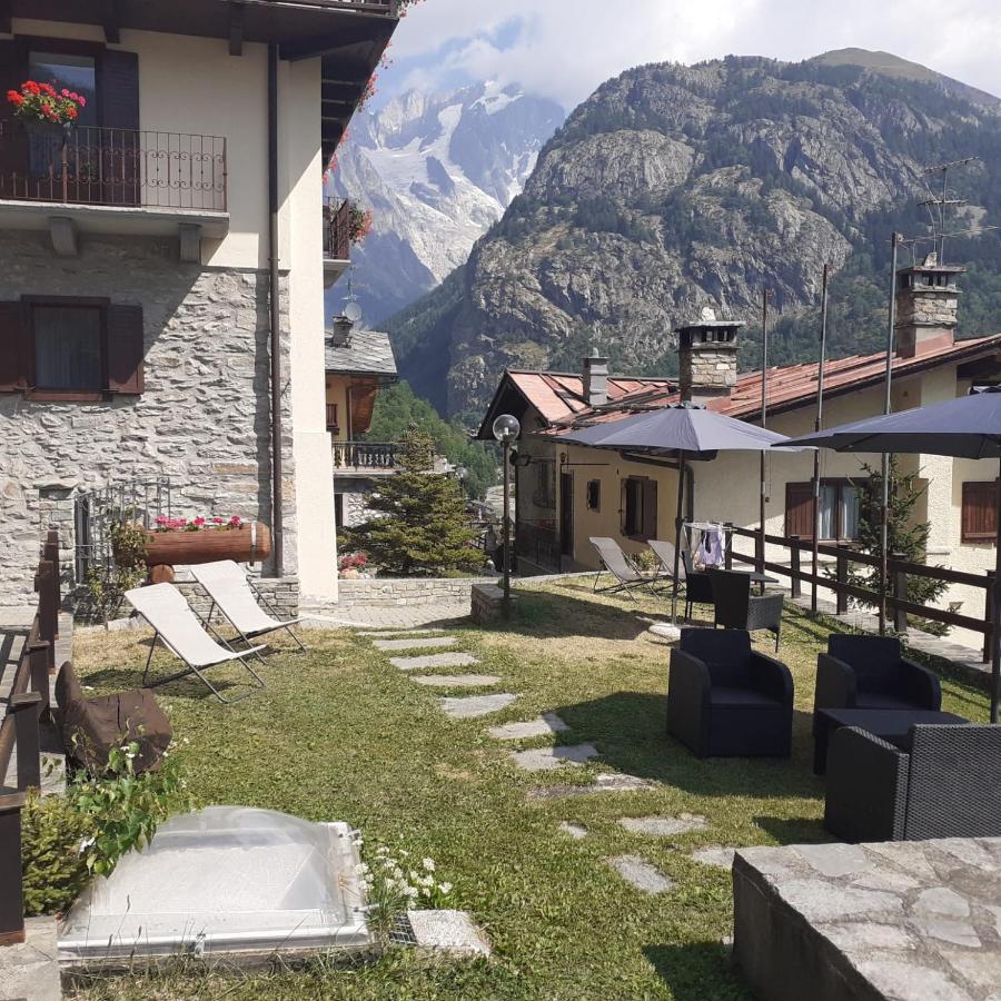 Hotel Ottoz Meuble Courmayeur Bagian luar foto