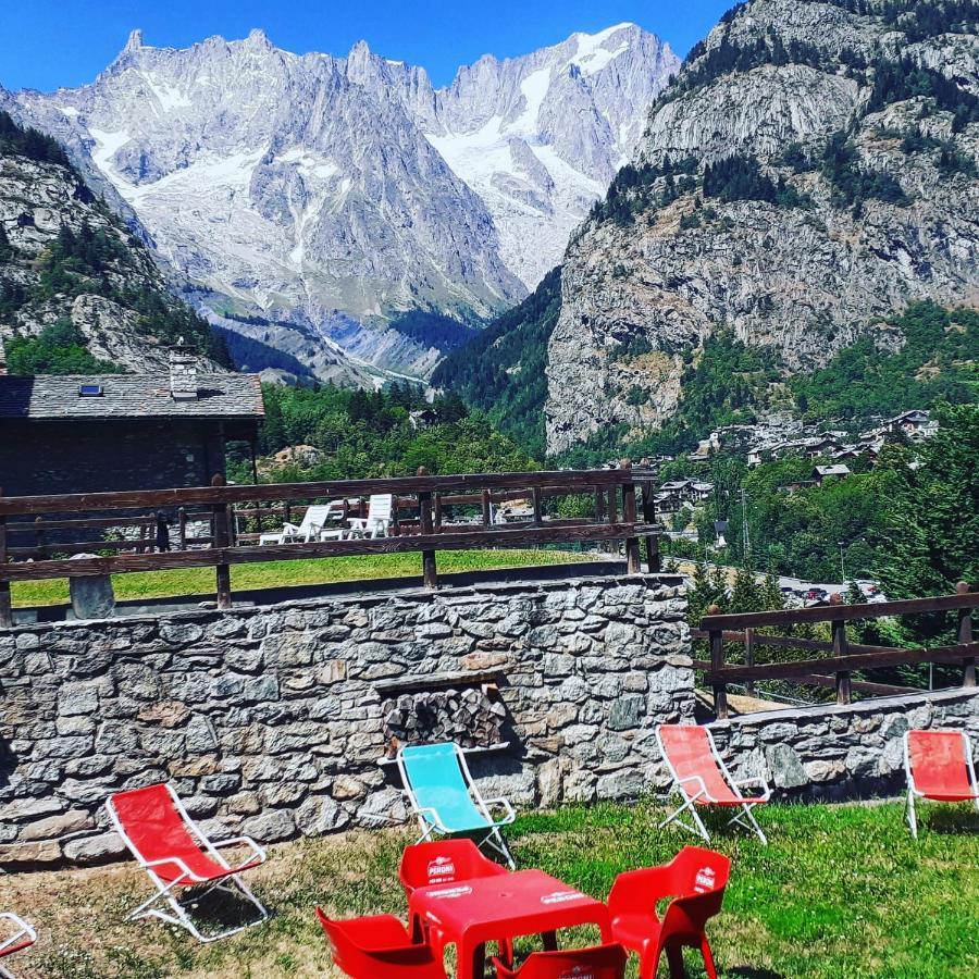 Hotel Ottoz Meuble Courmayeur Bagian luar foto