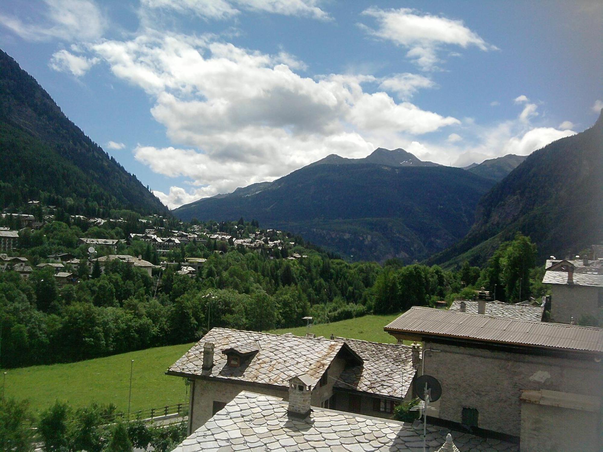 Hotel Ottoz Meuble Courmayeur Bagian luar foto