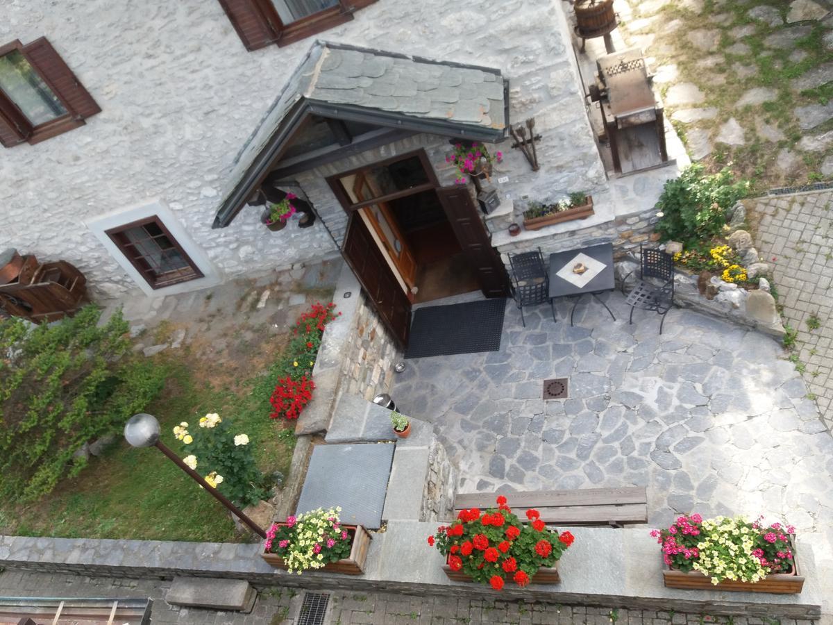 Hotel Ottoz Meuble Courmayeur Bagian luar foto