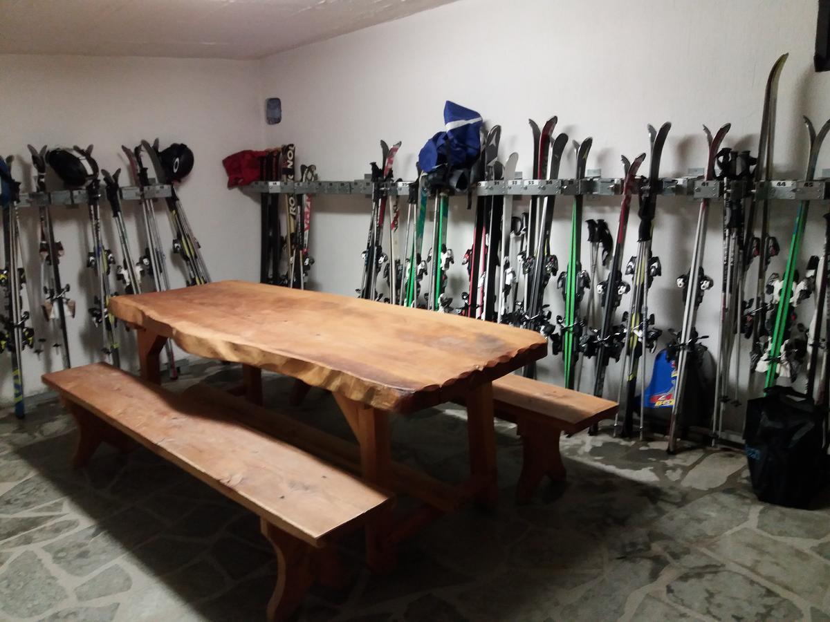 Hotel Ottoz Meuble Courmayeur Bagian luar foto