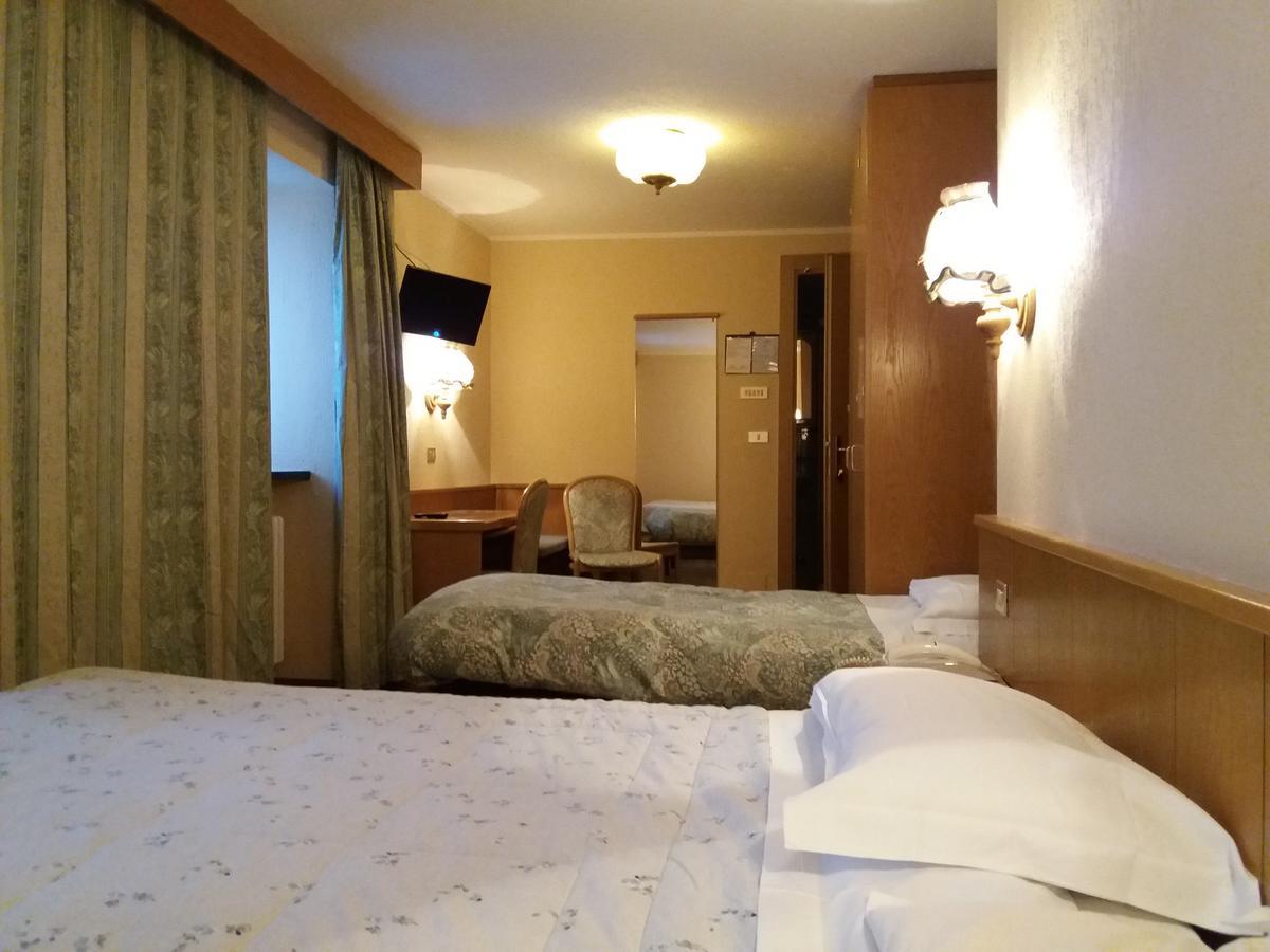 Hotel Ottoz Meuble Courmayeur Bagian luar foto