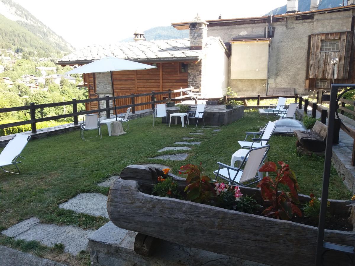 Hotel Ottoz Meuble Courmayeur Bagian luar foto