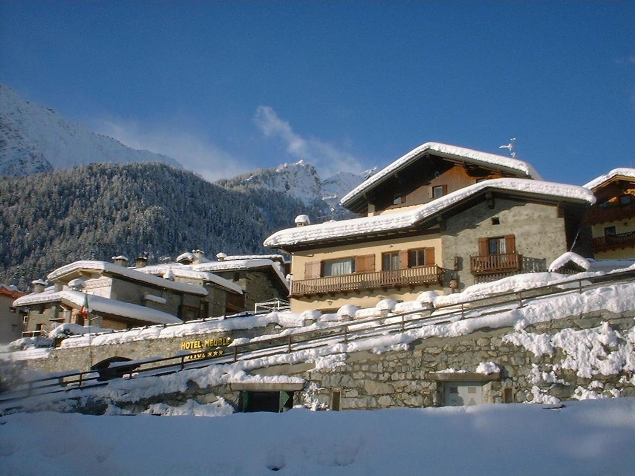 Hotel Ottoz Meuble Courmayeur Bagian luar foto