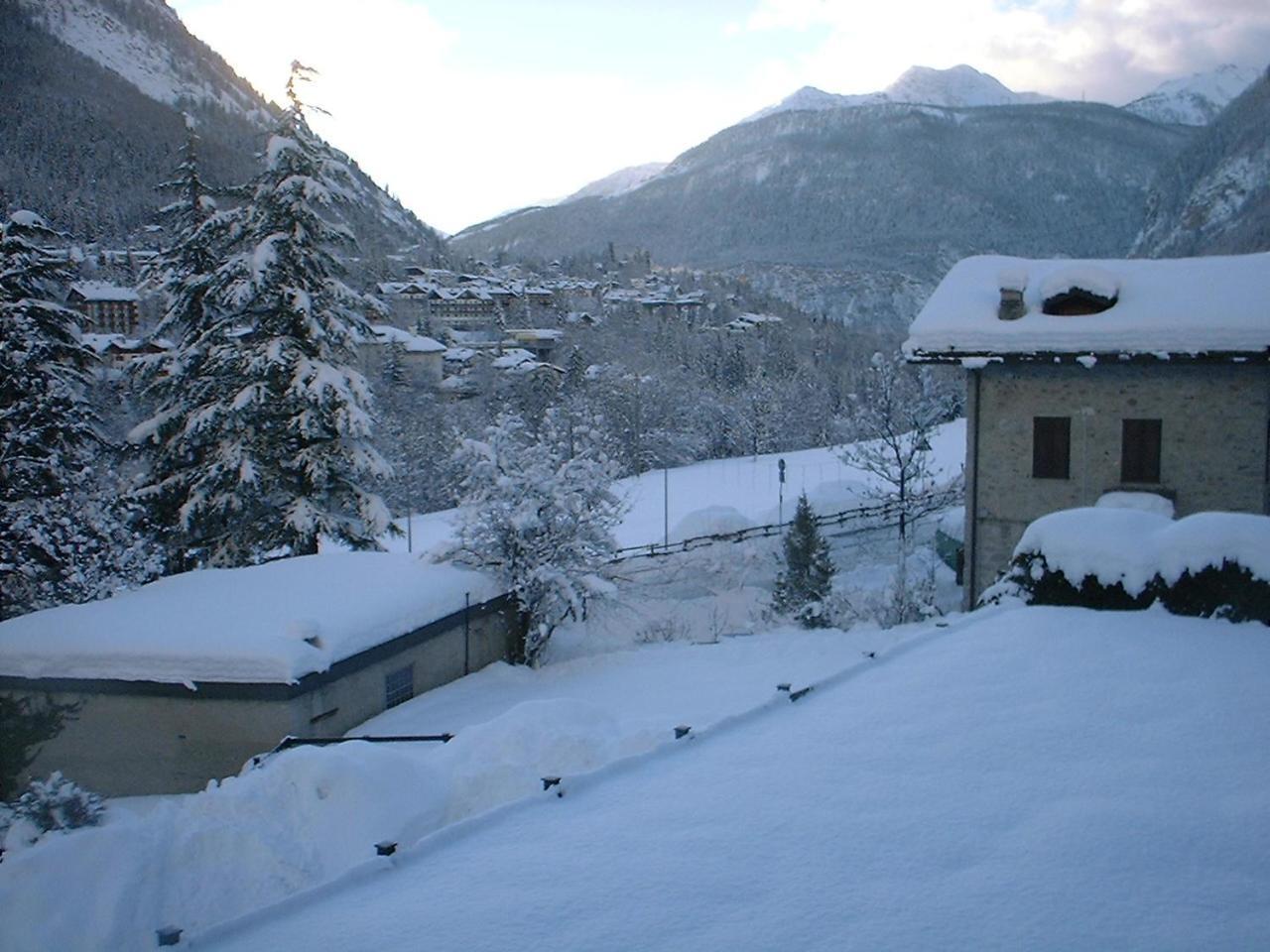 Hotel Ottoz Meuble Courmayeur Bagian luar foto