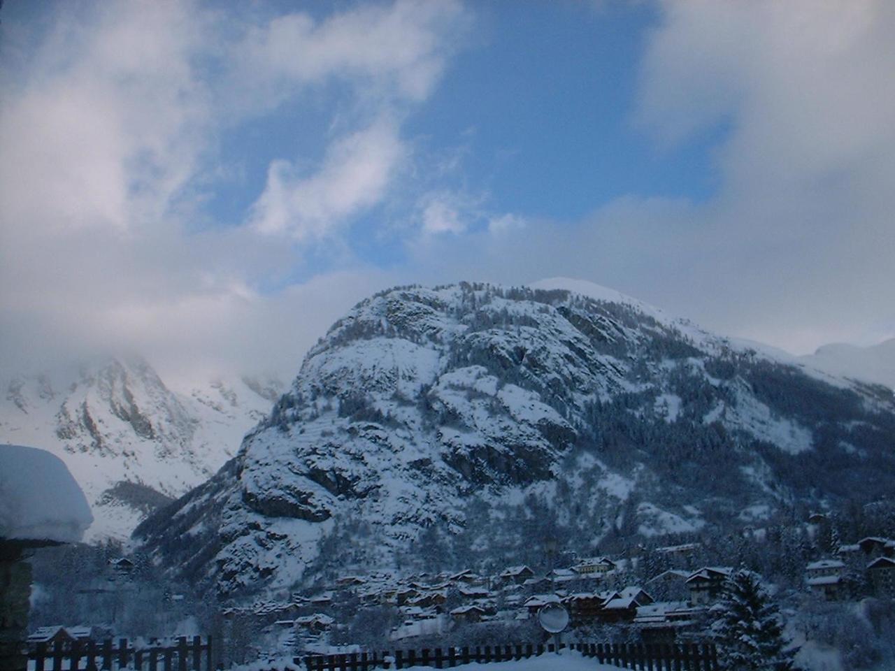 Hotel Ottoz Meuble Courmayeur Bagian luar foto
